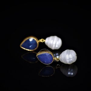 Baroque pearl earrings in sodalite