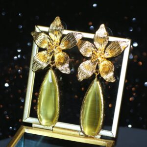 Lily Cat-Eye Earrings (Mellow Yellow)