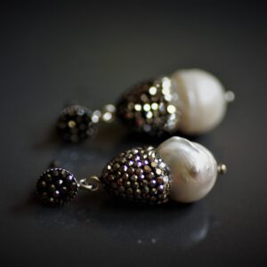 Baroque pearl crown earrings