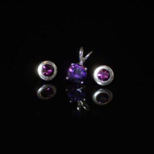 Purple stud set