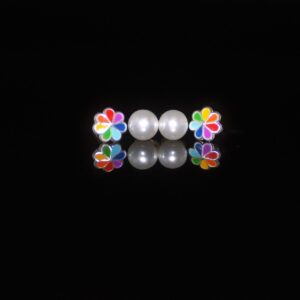 Pearl and flower stud set