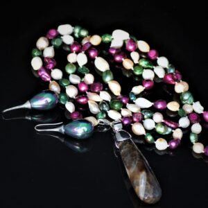 Iridescent pearl set