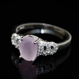 Oval rose quartz ring